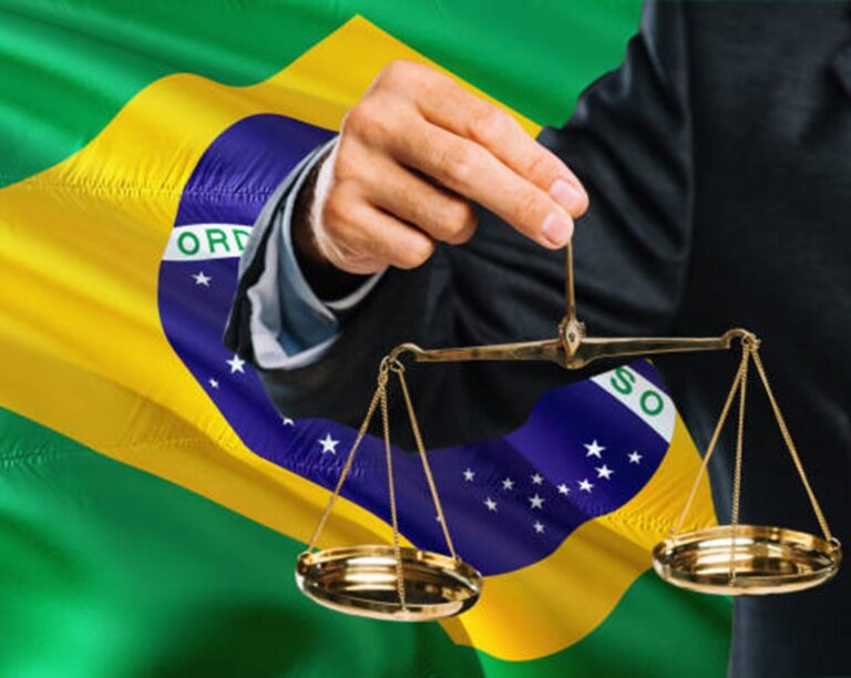 Rnews - Brasil, Uma Democracia Camuflada