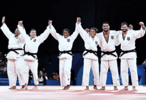Rnews - Judô brasileiro fecha Olimpíada com bronze por equipes