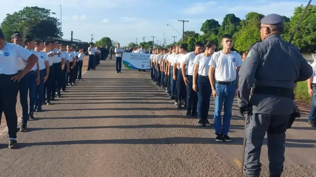 Escolas Cívivo-Militar