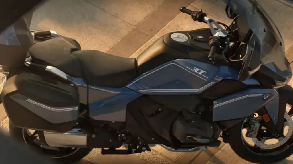 Motorização e inovações técnicas da BMW R 1300 RT 2026