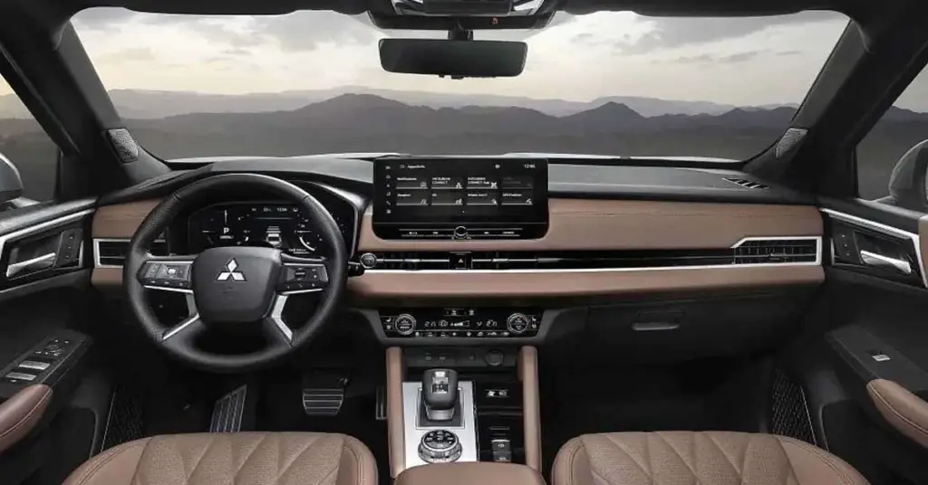 No interior da Mitsubishi Outlander 2026 muita tecnologia e conforto