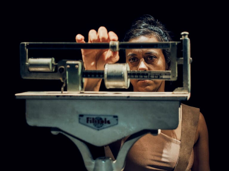 Rnews - A Ditadura Da Balança