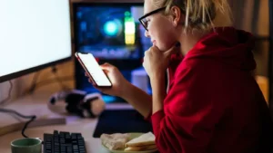 Redes Sociais E Saúde Mental: Entre A Conexão Global E Os Riscos Da Solidão Digital