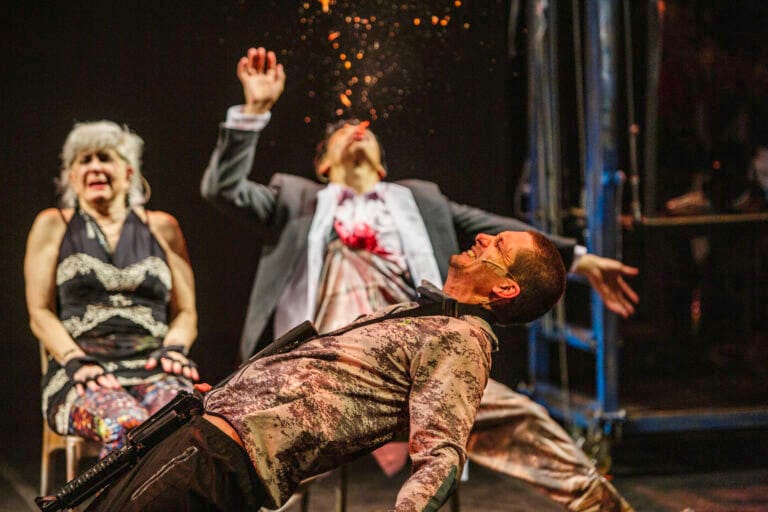 Rnews - Teatro De Contêiner Recebe Elã