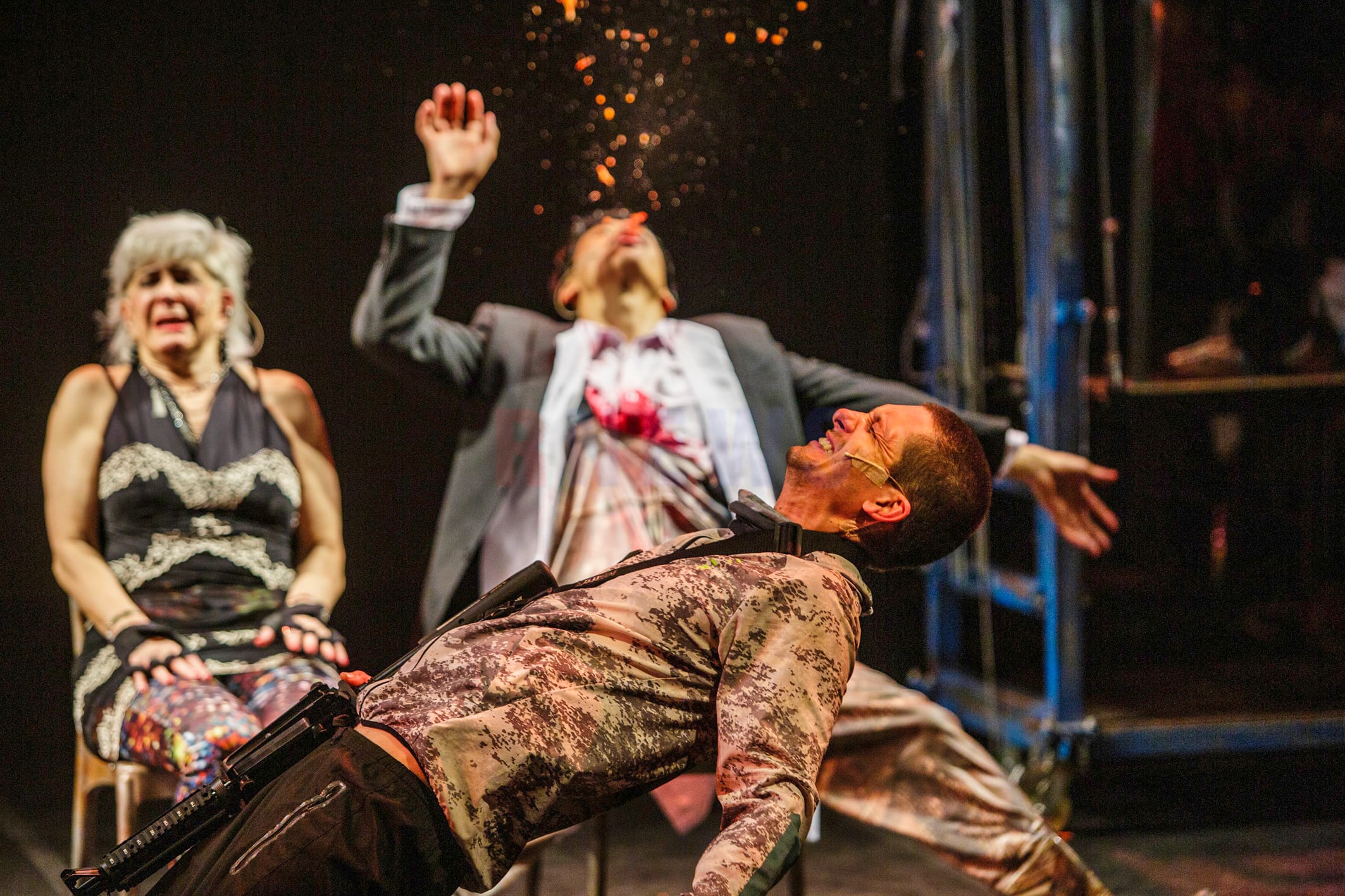 Rnews - Teatro De Contêiner Recebe Elã