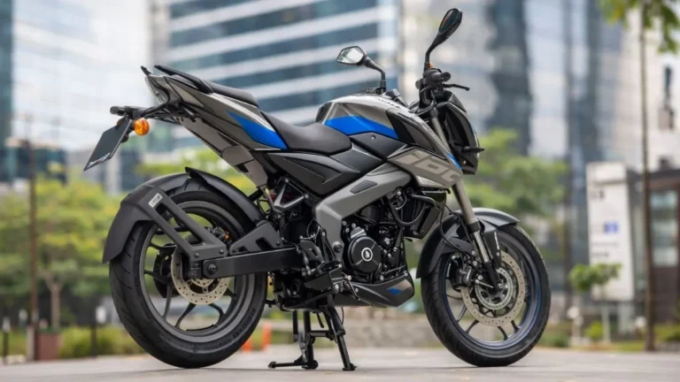 Bajaj Dominar Ns160 Em Destaque Em Ambiente Urbano, Com Design Esportivo, Suspensão Invertida E Visual Premium Que Elevou O Padrão Das Motos 160Cc No Brasil.