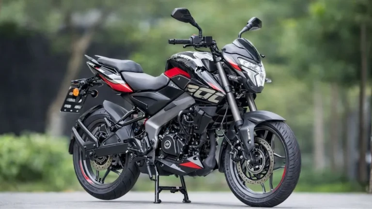 Bajaj Dominar Ns200 Em Uso Urbano, Moto Naked Esportiva De 200Cc Com Visual Agressivo E Proposta Voltada Ao Desempenho.