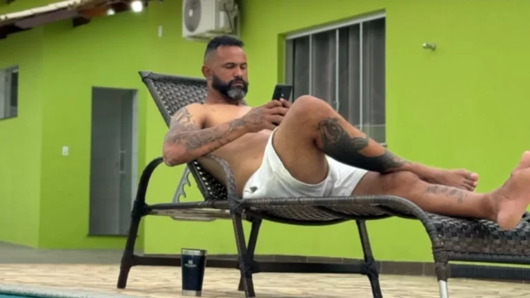 Foto De Bruno Após Achado Do Passaporte