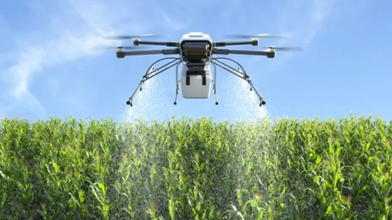 Drone Agrícola Realiza Pulverização Localizada Em Plantação, Tecnologia Usada Na Agricultura De Precisão No Brasil