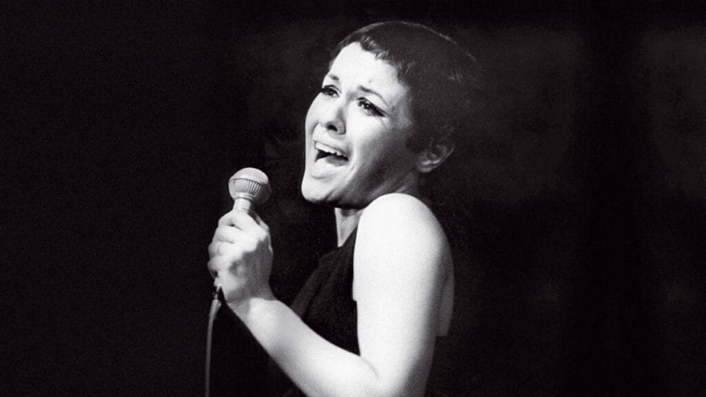 Rnews - Lilian Menezes Canta Elis