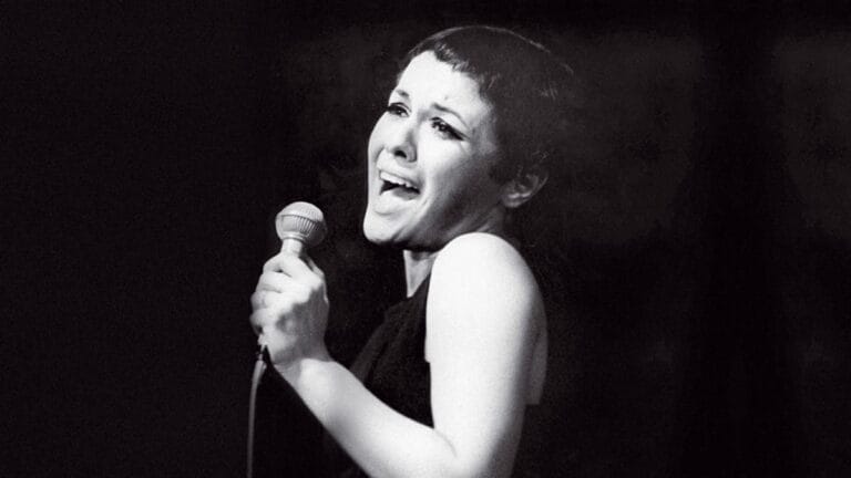 Rnews - Lilian Menezes Canta Elis