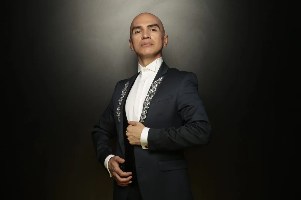 Rnews - Edson Cordeiro Homenageia Carmen Miranda