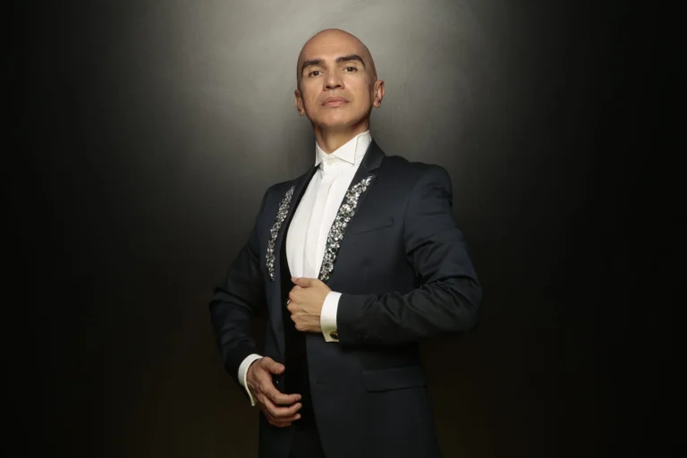 Rnews - Edson Cordeiro Homenageia Carmen Miranda