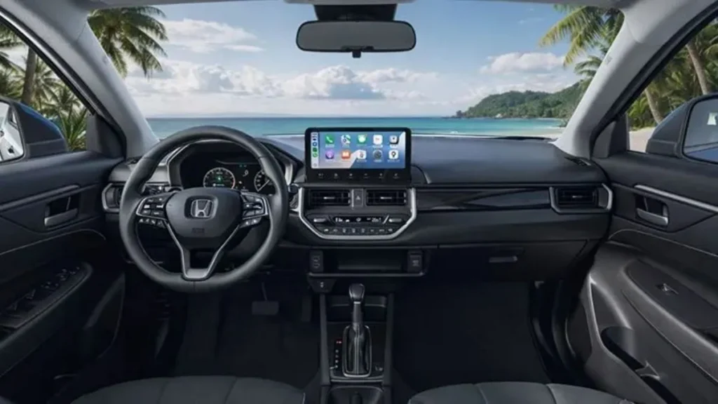 Interior Do Honda Wr-V 2026 Com Painel Digital, Central Multimídia E Vista Para Praia Ao Fundo Pelo Para-Brisa