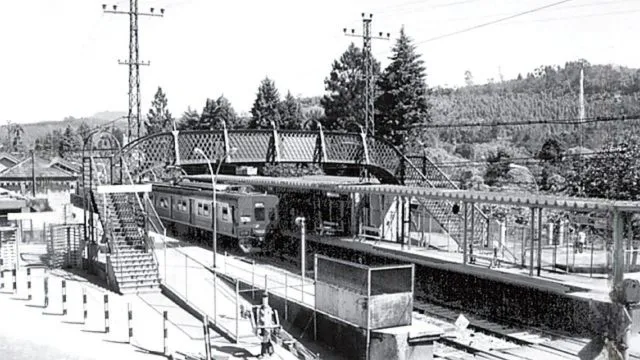 Estação Ferroviária De Caieiras Com Trem Em Circulação, Estrutura Que Integrou O Núcleo Industrial À Capital Paulista No Século Xx.