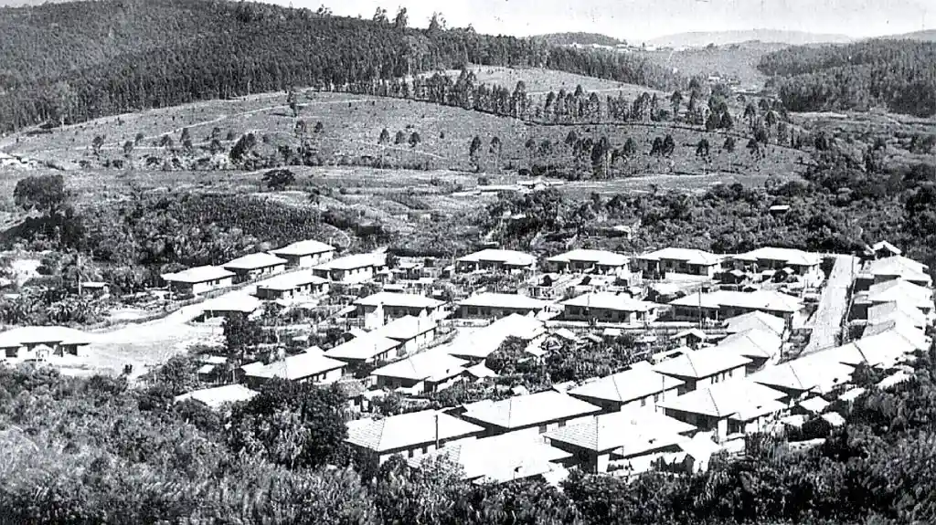 Conjunto De Casas Operárias Planejadas Em Caieiras No Início Do Século Xx Formando A Vila Organizada Ao Redor Do Núcleo Industrial.