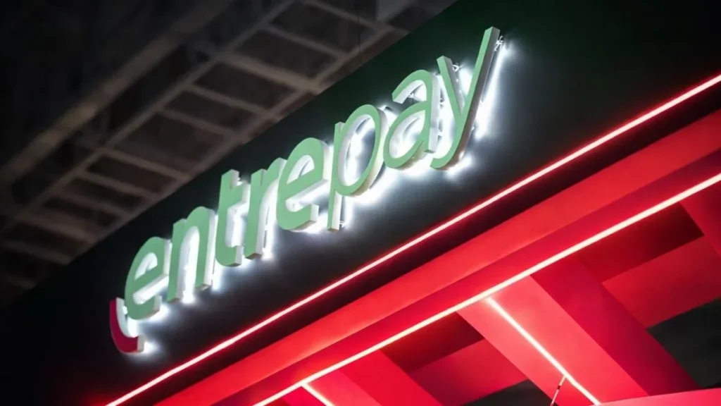 Letreiro Iluminado Da Entrepay Em Ambiente Interno, Empresa Teve Operações Interrompidas Após Decisão Do Banco Central