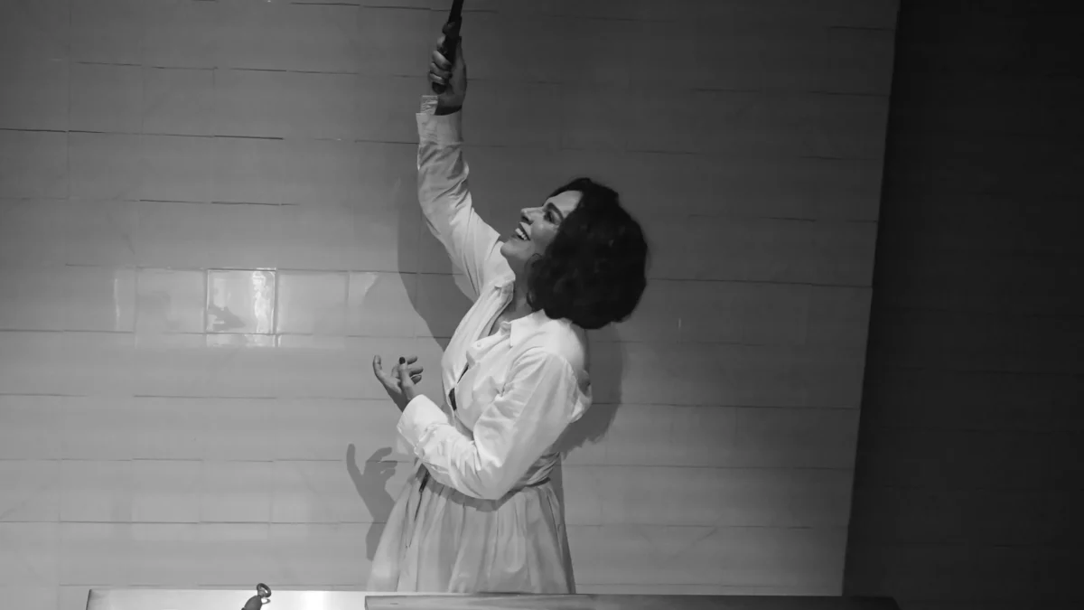 Teatro Sérgio Cardoso prorroga peça Gala Dali