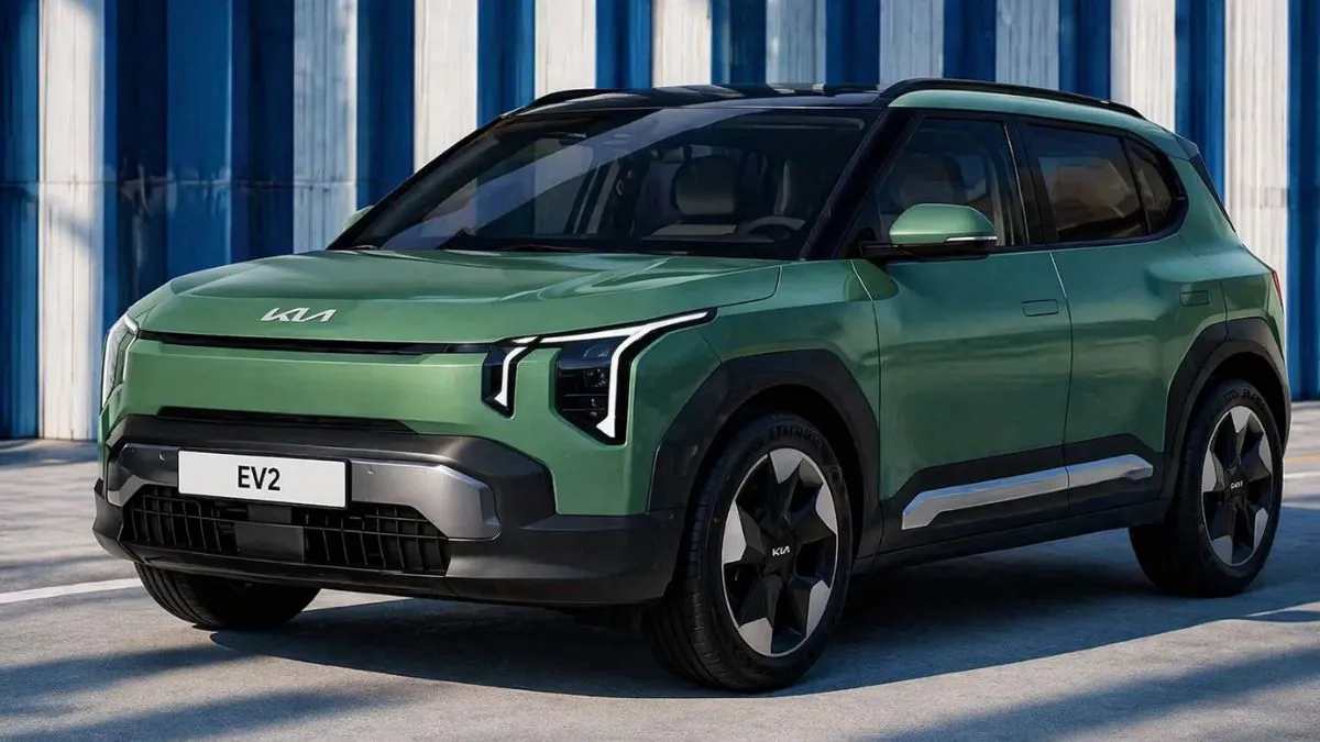 Kia Ev2 Verde Estacionado Com Fundo Listrado Azul E Branco Destacando Design Moderno De Carro Elétrico Compacto Com Alta Autonomia