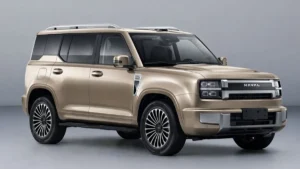 Suv Haval H10 Em Cor Bege Metálico, Fotografado Em Estúdio Com Fundo Neutro, Destacando Linhas Retas, Design Robusto E Rodas Grandes Com Acabamento Sofisticado