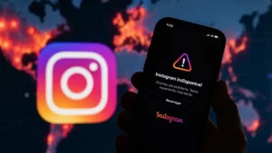 Celular Exibe Aviso De Instagram Indisponível Enquanto Um Mapa Digital Ao Fundo Indica Falhas De Acesso Em Diferentes Regiões.