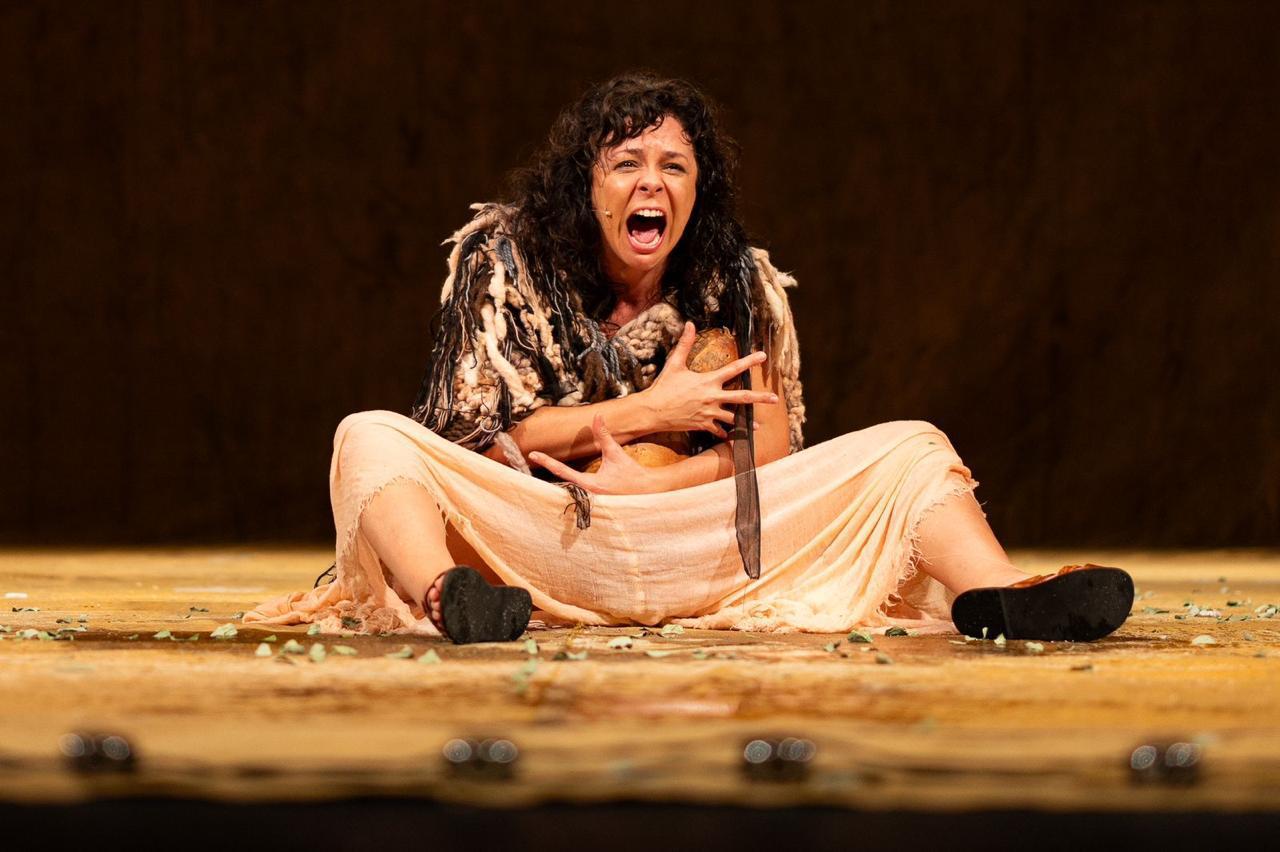 Rnews - Teatro UOL recebe Em Nome da Mãe