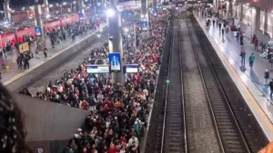 Usuarios Se Acumulam Depois De Mais Um Incidente Com Trem