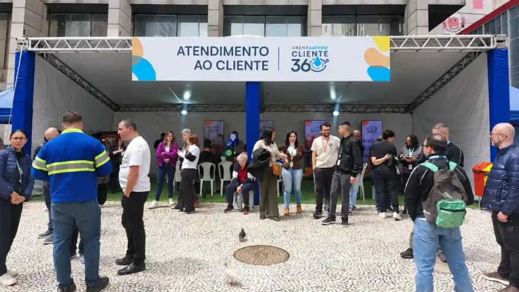 Mês do Cliente: Franco da Rocha recebe nesta terça, 22, ação itinerante da Sabesp com atendimentos, orientação profissional e inscrições para estágio 4 Público participa da Arena Sabesp Cliente 360 em estrutura de atendimento montada para oferecer serviços e orientações aos clientes