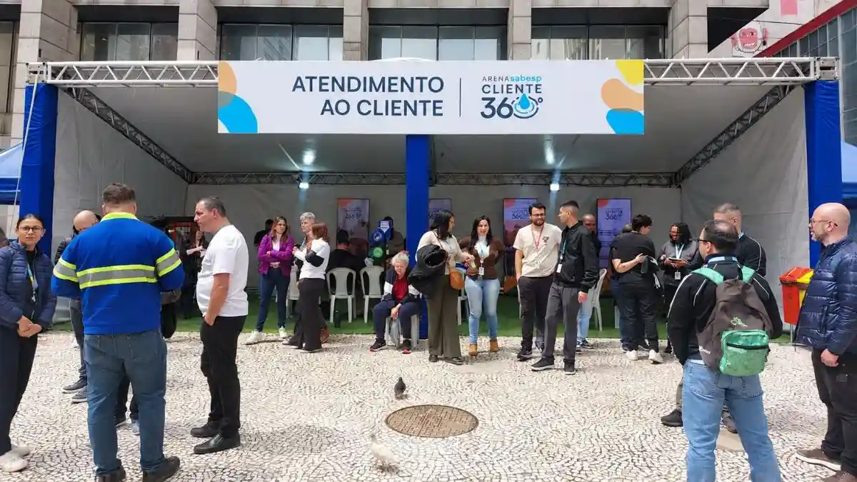 Público participa da Arena Sabesp Cliente 360 em estrutura de atendimento montada para oferecer serviços e orientações aos clientes